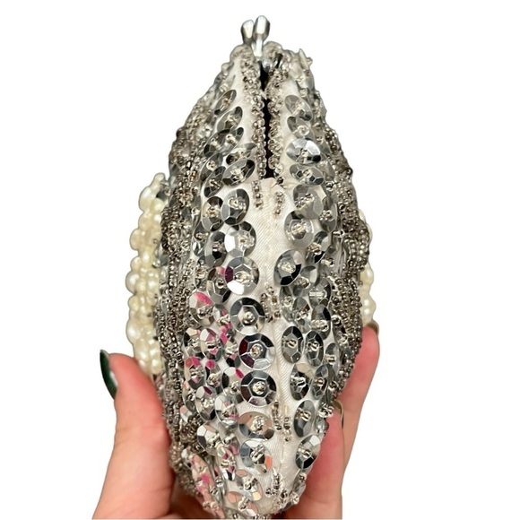Vintage Silver Sequin and Bead Floral Kisslock Coin Pouch Crossbody Mini Bag - Picture 2 of 11